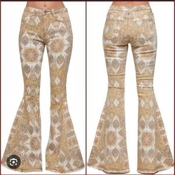 Wisteria Lane Gold Medallion All Over Print Bell Bottom Jeans Size Small Women - Picture 1 of 11